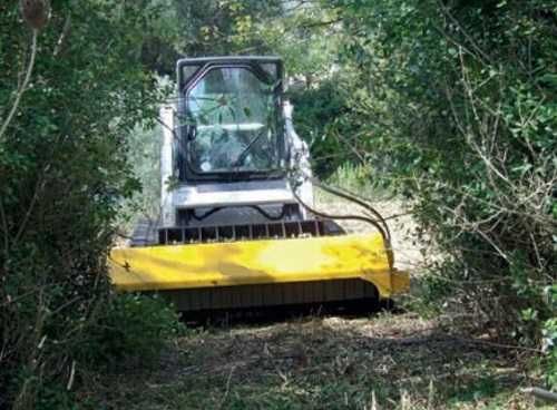 Tocatoare de vegetatie pentru Bobcat (skidsteer) sau pt. miniexcavator