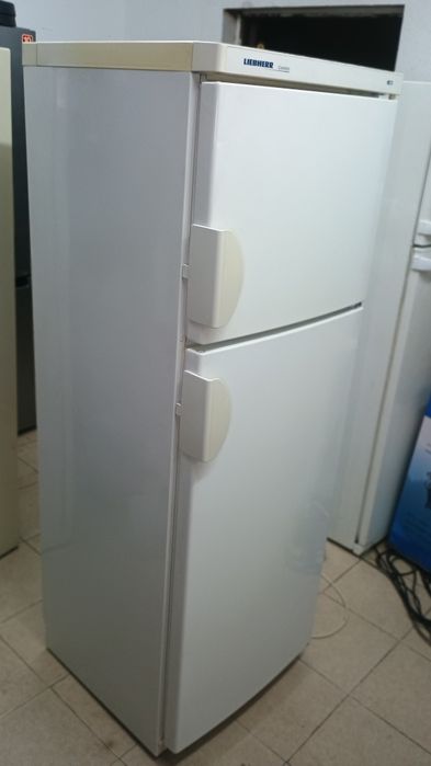 Хладилник с горна камера Liebherr