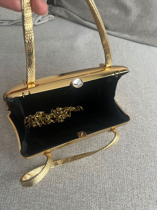 Златна метална чантичка