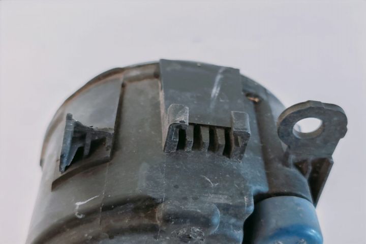 Far Ceata cu cleme rupte 2N1115201AB Ford C-Max a 2-a generatie