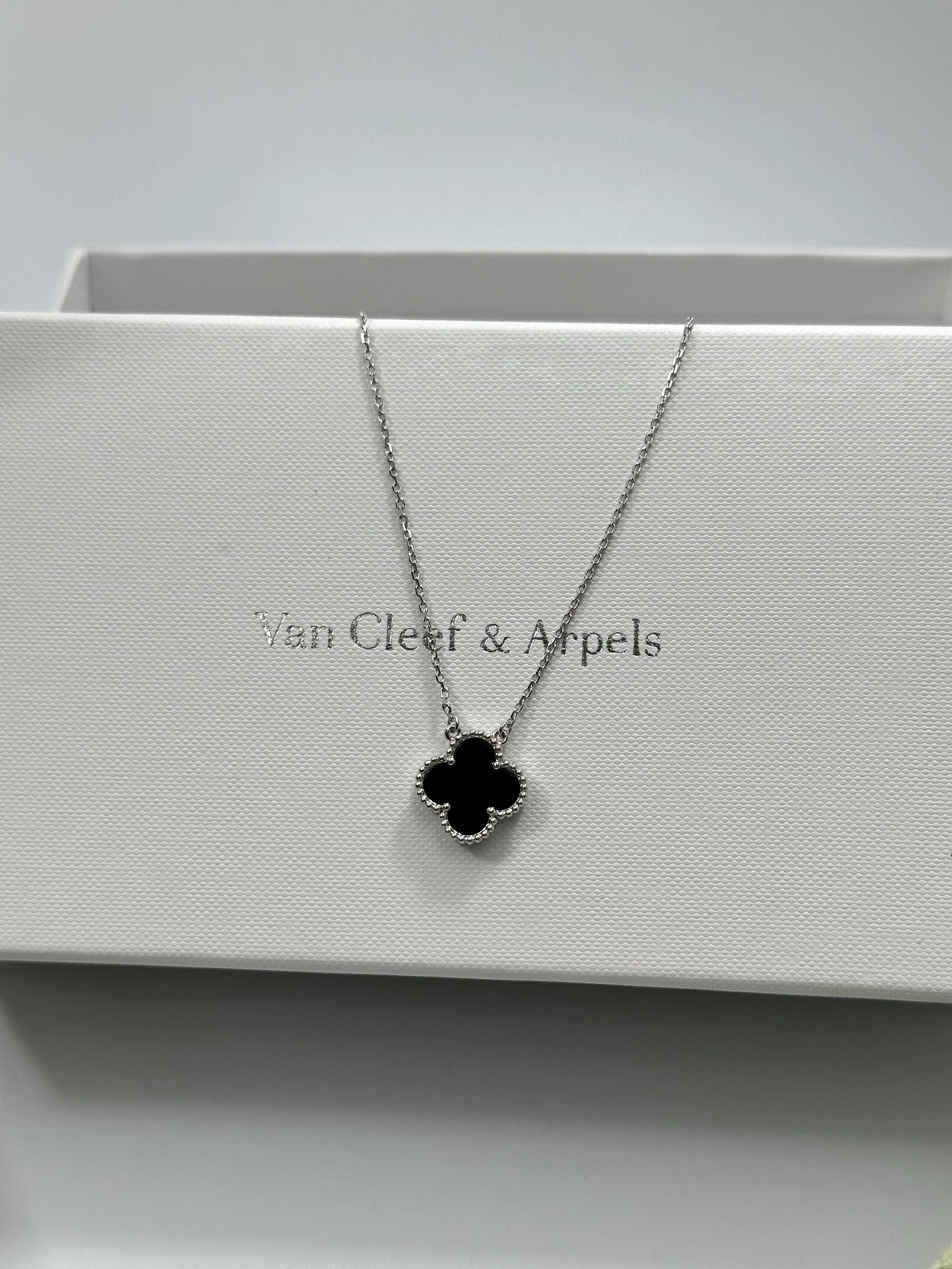 Colier Van Cleef & Arpels Aur Alb 750 Onyx