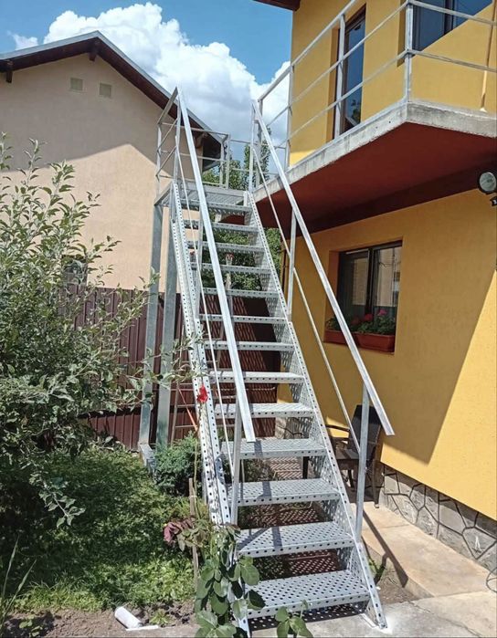 Scări metalice zincate