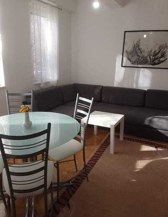 Дава се под наем Двустаен апартамент в Бургас, Победа - 55 кв.м за 239.7 € - Снимка #2