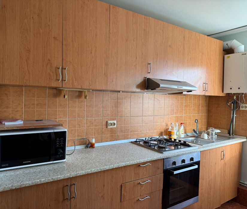 Vând mobila de dormitor și mobila de bucătărie complet utilata