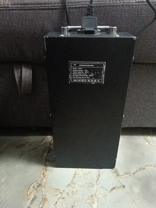 Vând baterie scuter electric Harley de 60v și 30 de Ah bateria este ok