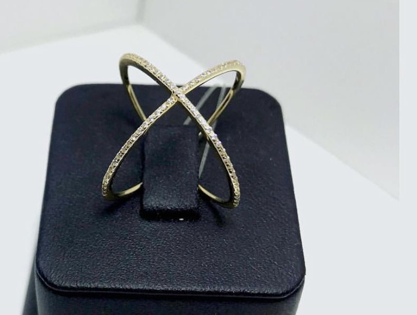 Золотое кольцо из желтого золота