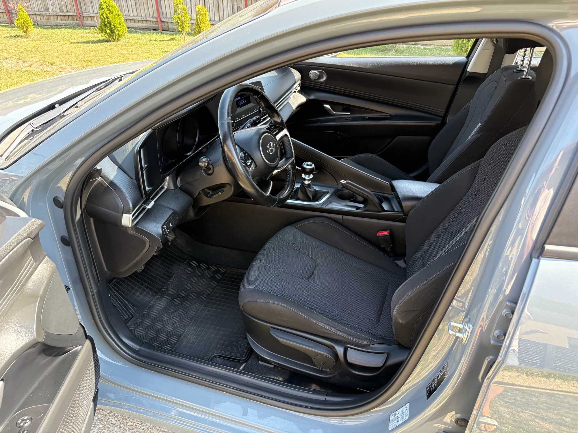 Hyundai Elantra  2021