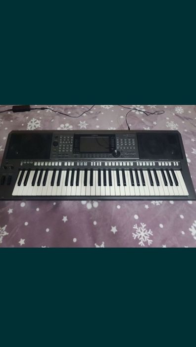 Продам сентизатор yamaha psr s770
