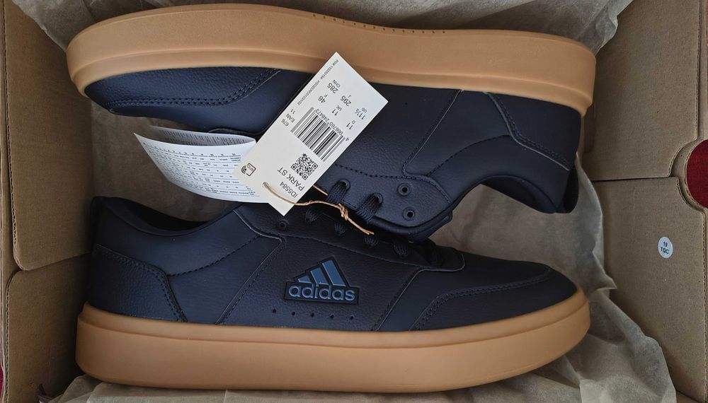 Pantofi   sport  Adidas,   Marimea    46  EU  -  Noi