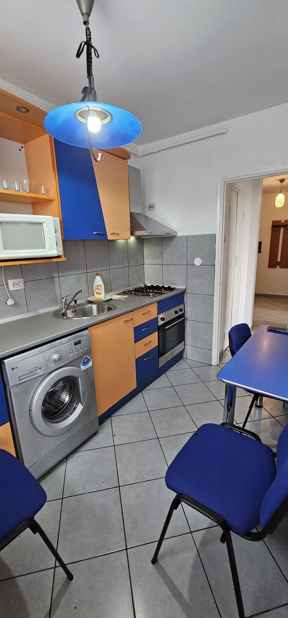 Inchiriez apartament 3 cam