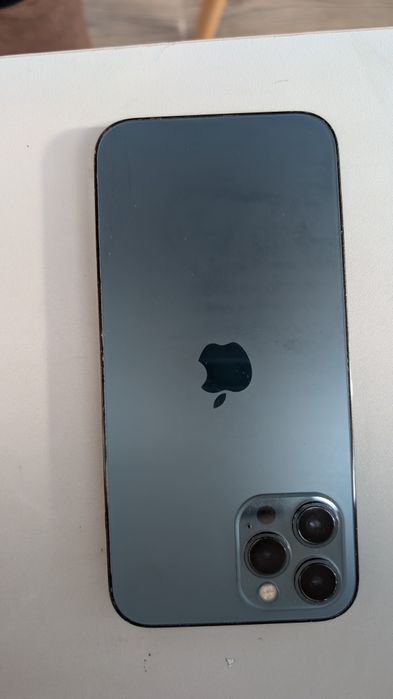 iPhone 12 pro Max. 83% baterie