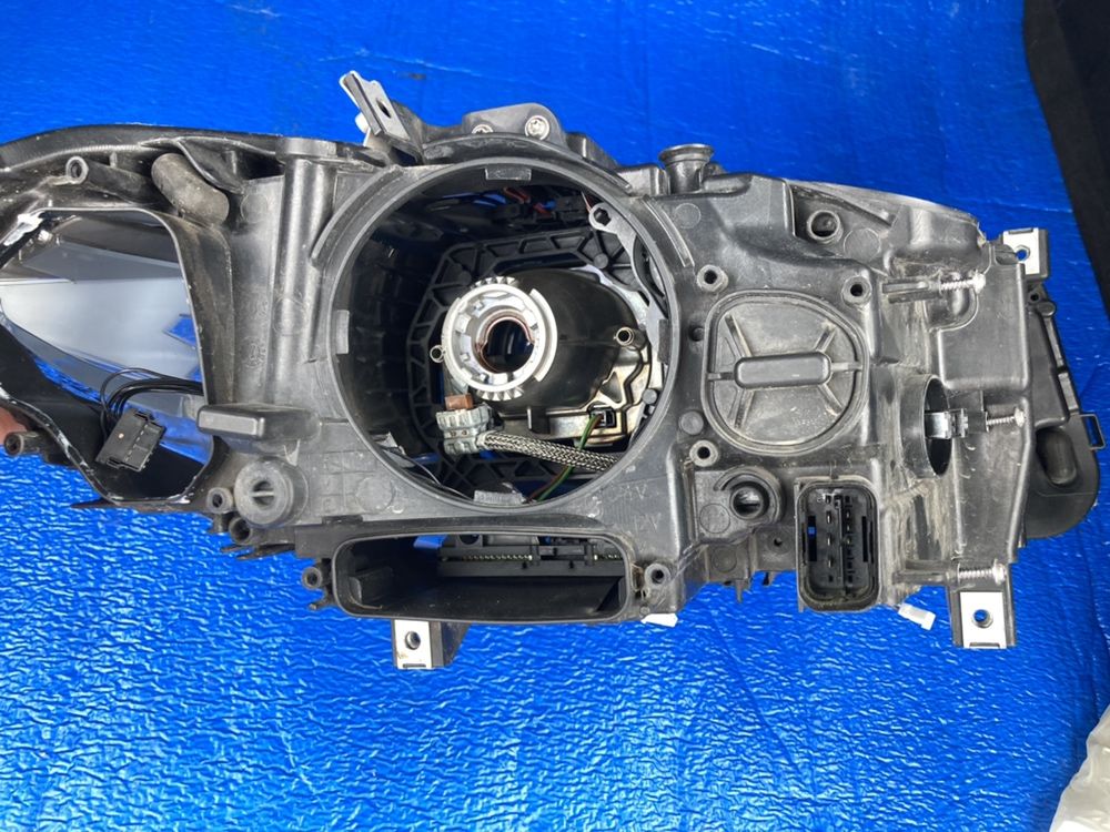 Far BMW seria 5 F10 F11 2009 - 2013 far xenon Stanga