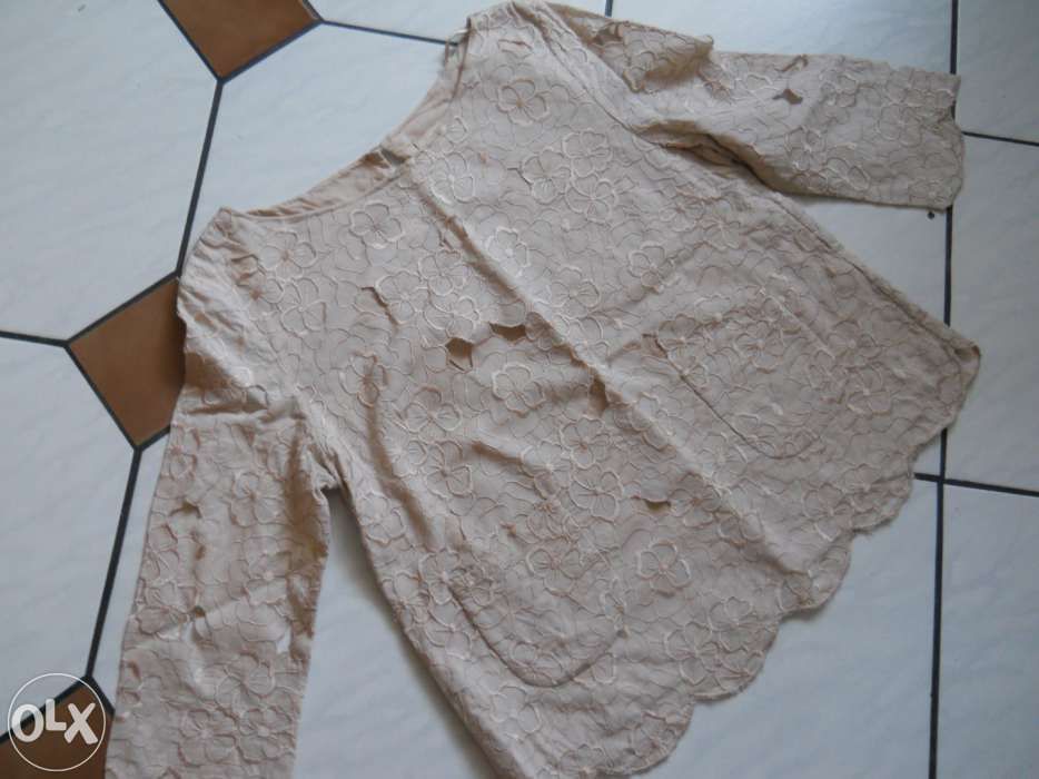 bluza H&M cu broderie sparta