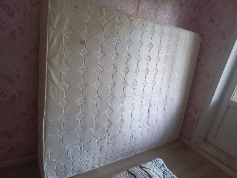 Продам матрас средней жёсткости