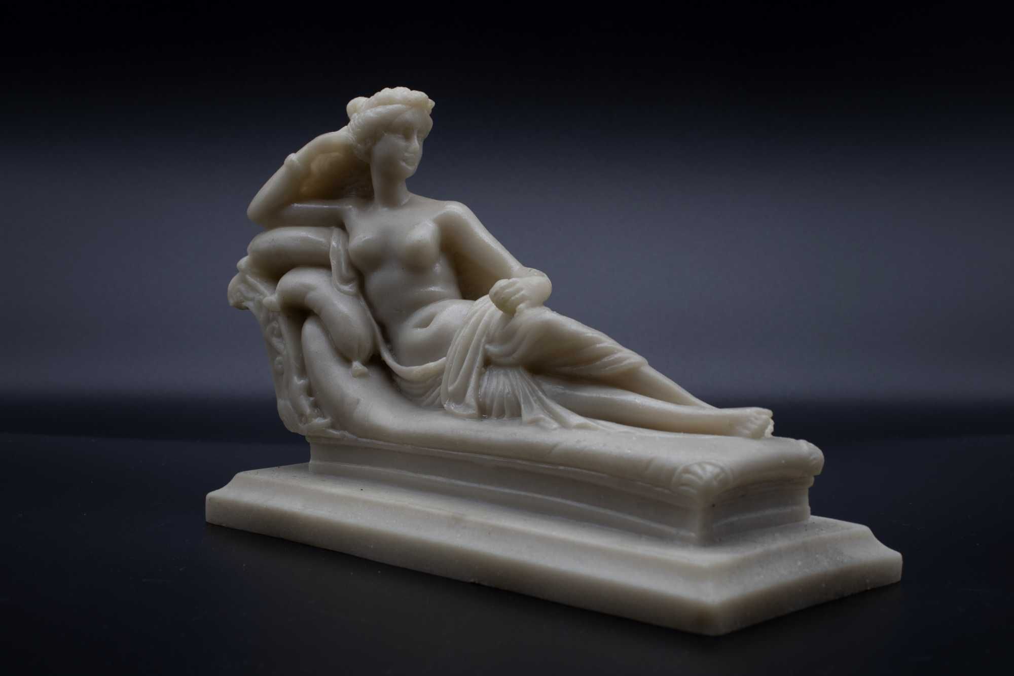 Гола скулптура/статуетка от лят мрамор "Венера Виктрикс"
