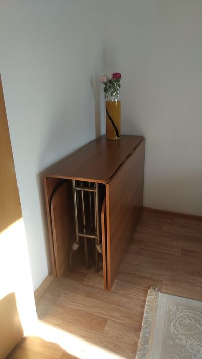 Стол книжный в отличном состоянии