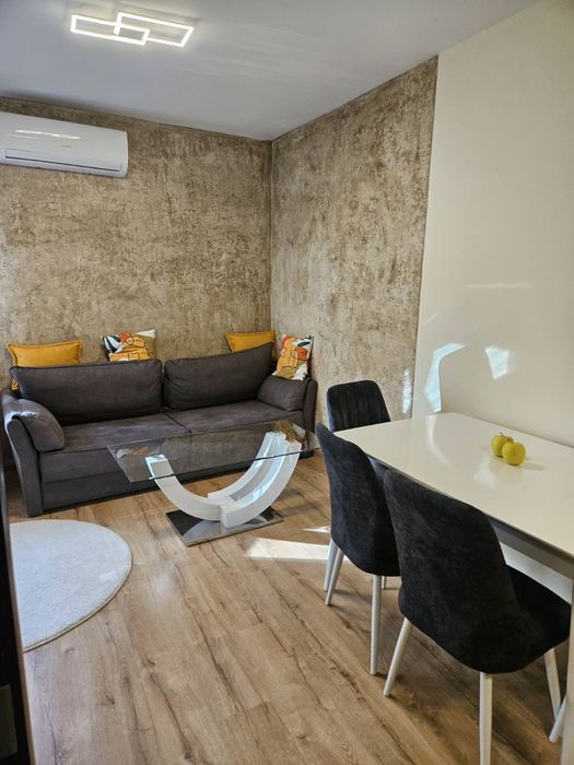 Дава се под наем Двустаен апартамент в Варна, Център - 50 кв.м за 598.23 € - Снимка #2