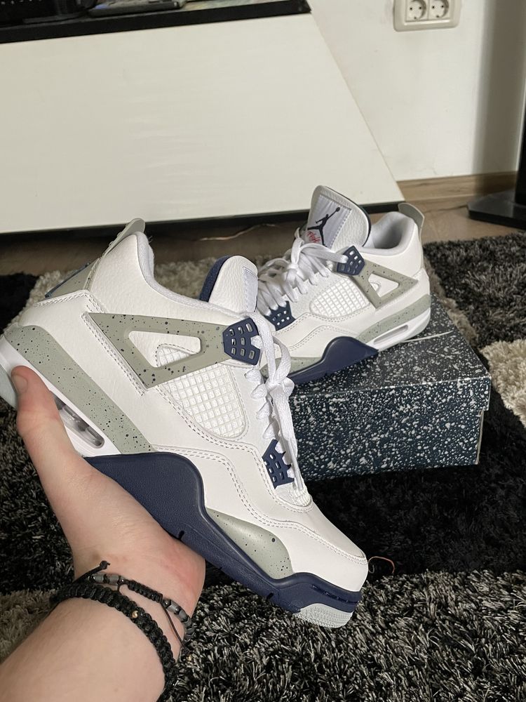 Vand pereche jordan 4 midnight navy