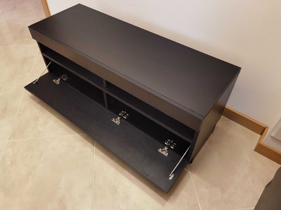 Продавам 2бр ТВ шкафове