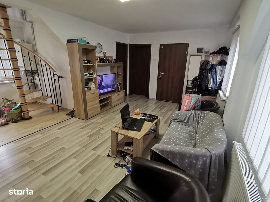 INCHIRIEZ apartament 4 camere spatios,recent renovat, zona Turnisor