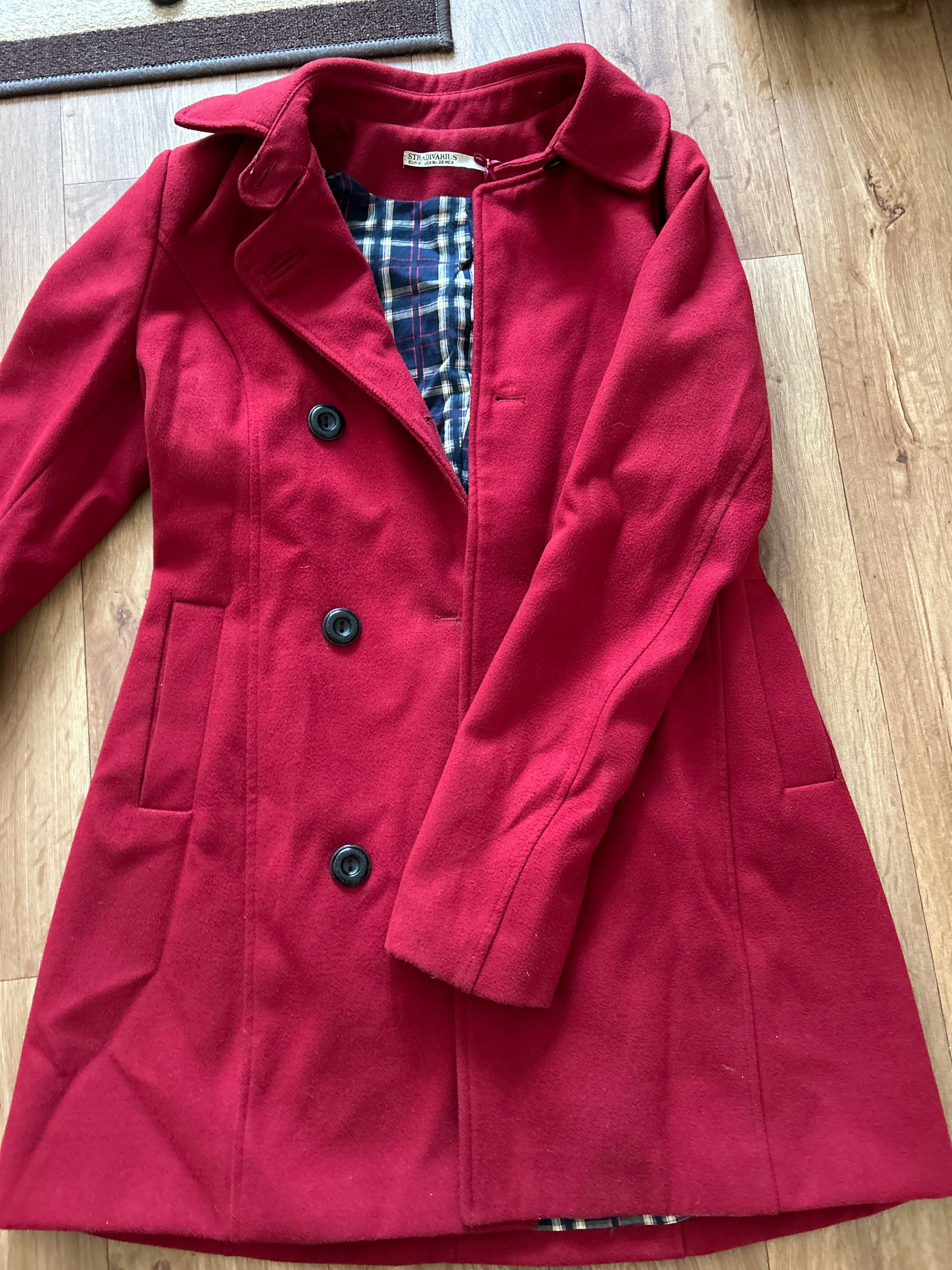 Зимно червено палто