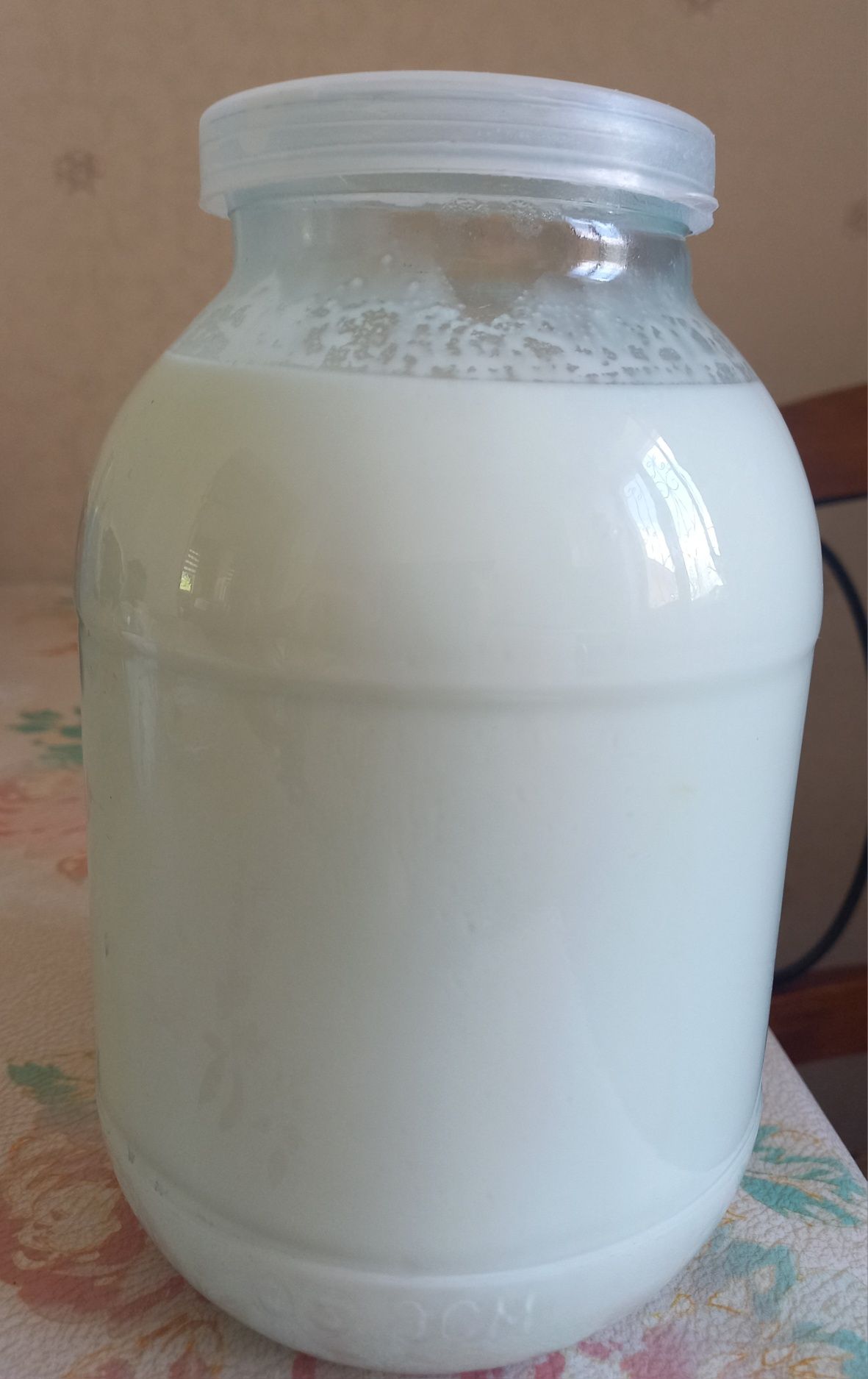 Продаётся домашнее жирное козье молоко. Цена  600 тг.