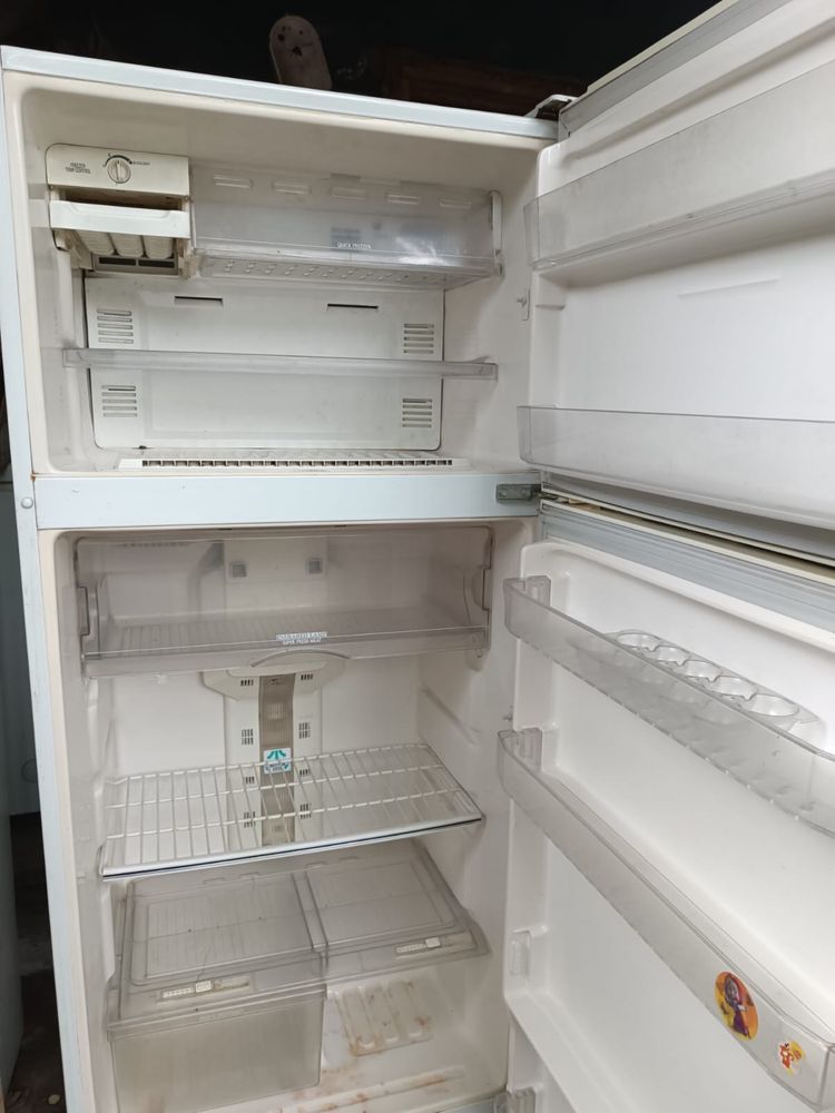 Продам рабочий холодильник.