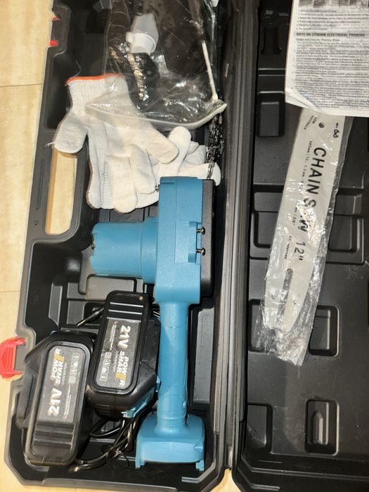 drujba mare electrica cu 2 acumulatori, lama de 30cm accesorii incluse