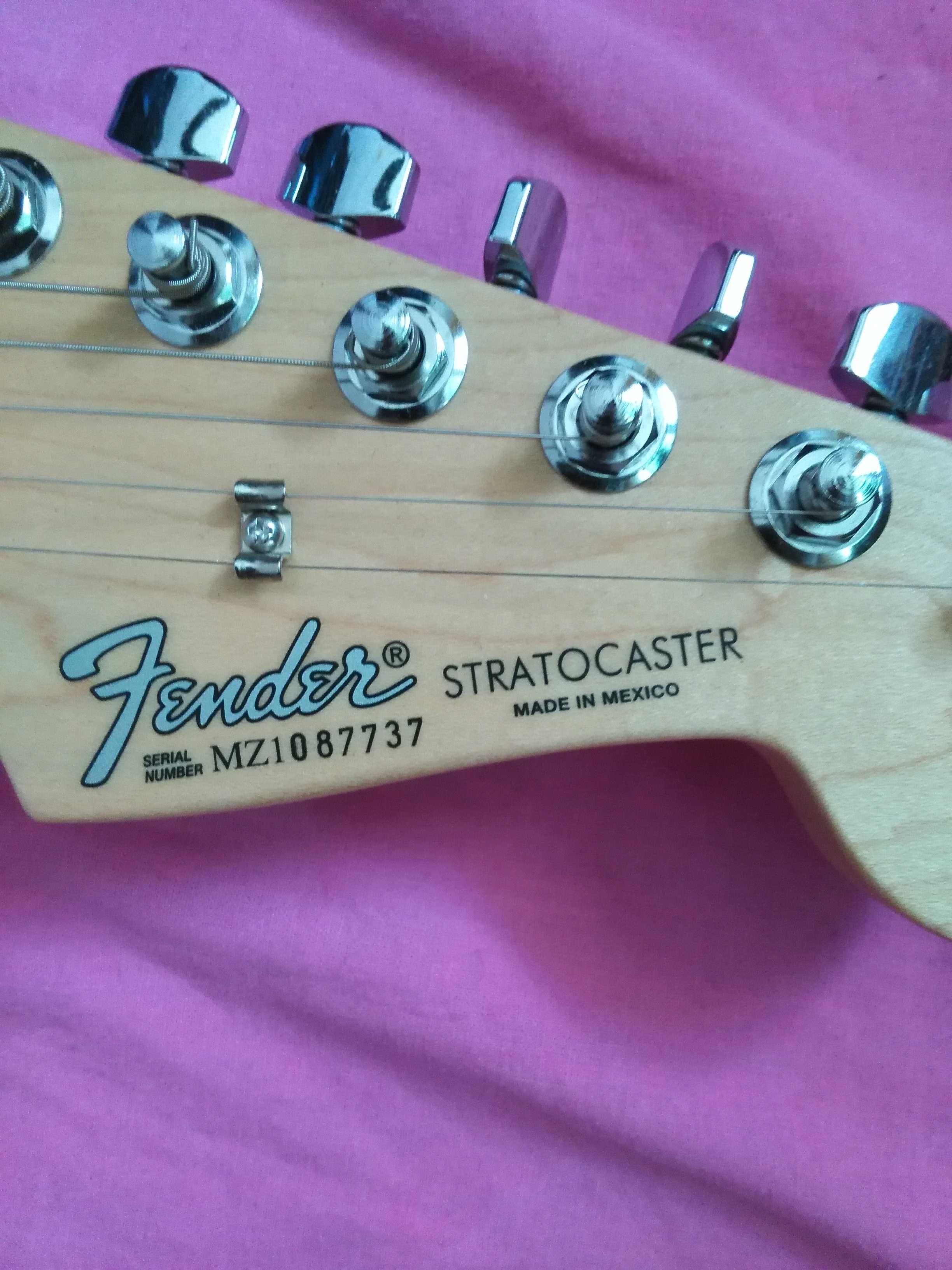 Fender Stratocaster 6 струни MZ 2001 г.