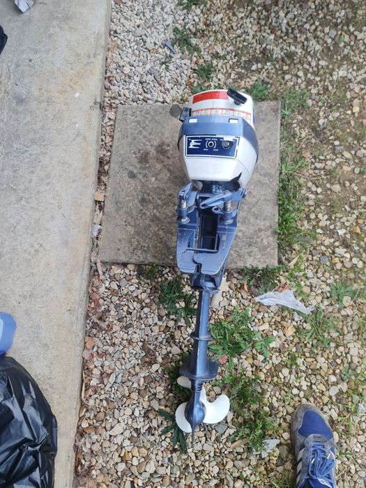 Надуваема лодка Wetline 260см с твърд под и двигател Evinrude 4к.с.