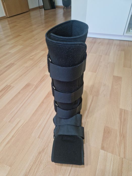 Vând orteză ortopedică fixa  picior glezna tip Walker