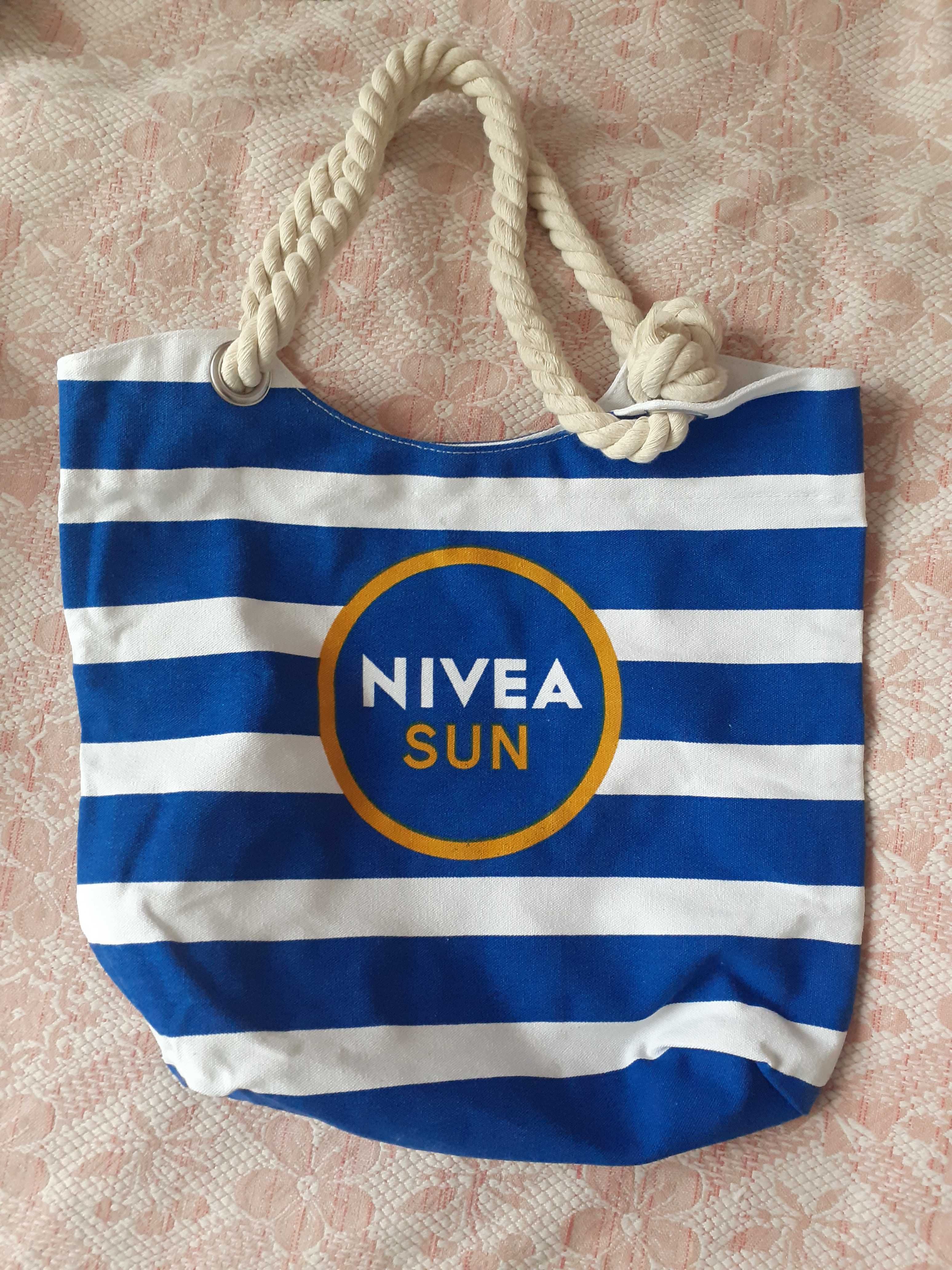 Продавам нова плажна чанта на Нивеа