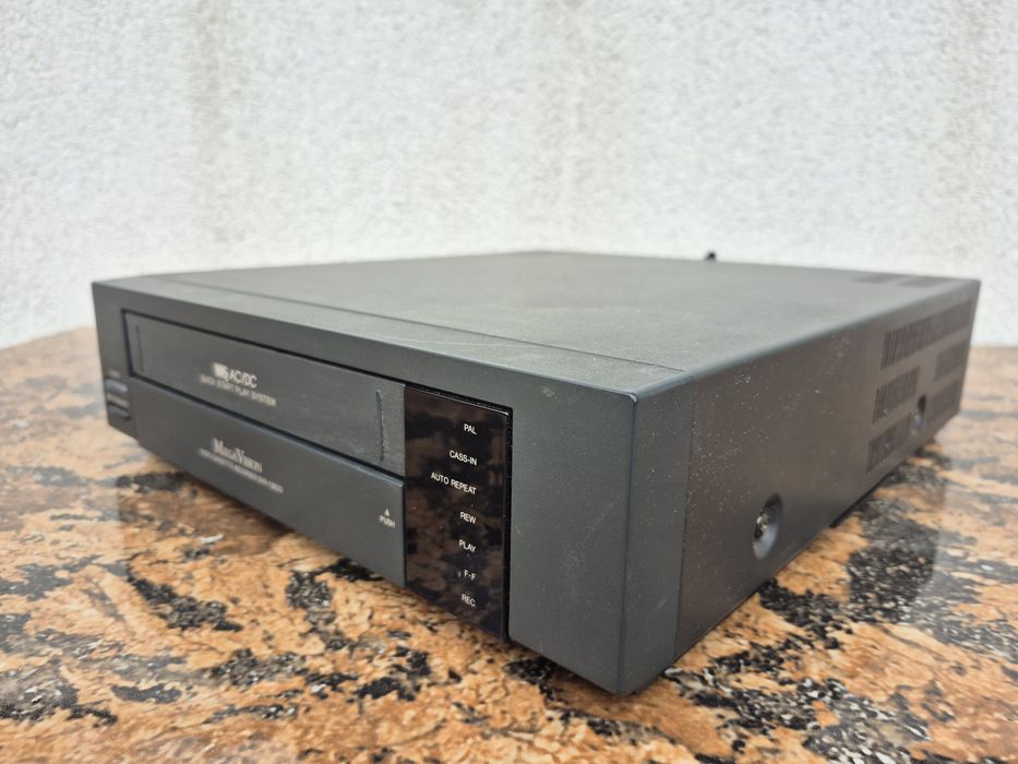 Vând Video marca Megavision model DVR-1383D made in korea
Marca Univer