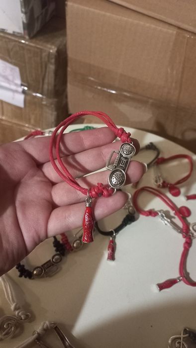 Гривни на кока кола