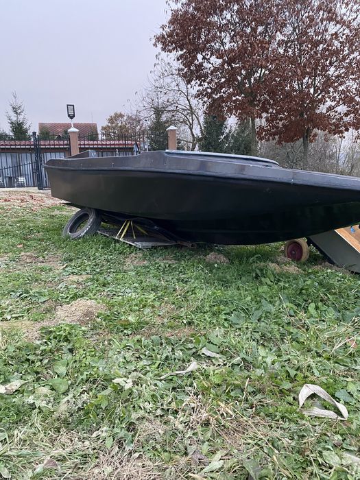 Vand barca fibra. Lacul Surduc