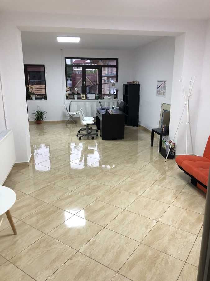 ZONA VITAN AUCHAN 240 mp Et.1 si Mansarda 950 euro
