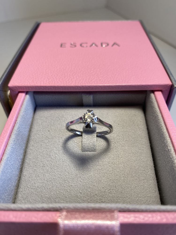 Продам золотое кольцо Escada с бриллиантами
