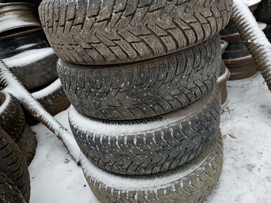 Продам шипованные колеса 4 штука состояние отличное