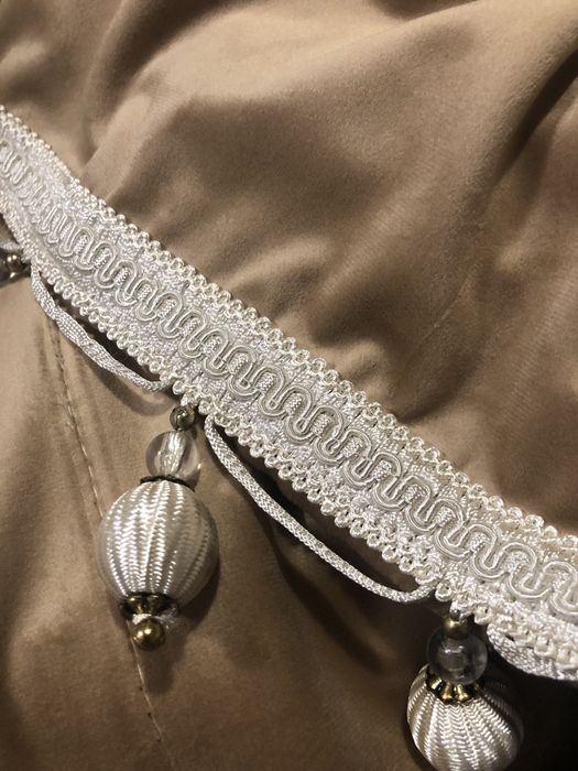 Draperie catifea cu ciucuri pe latura interioara 5m (2x2,5m)