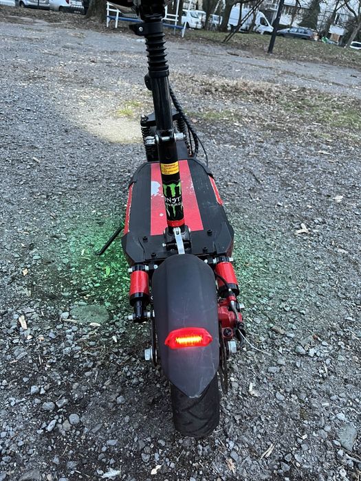 Електрическа тротинетка със седалка