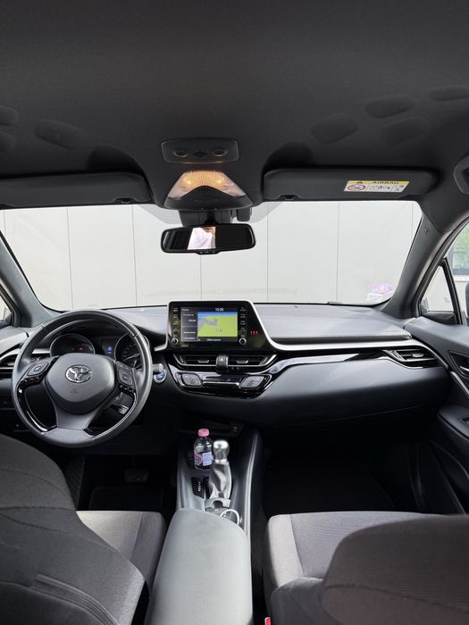Toyota C-HR 1.8 Hybrid Гаранционна