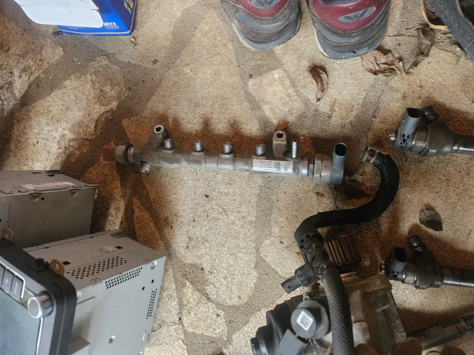 Помпа и дюзи за Audi q5 2012gpdi a