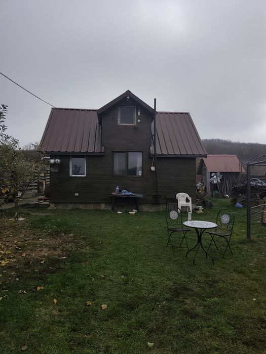 Vând casa de vara, teren 900 mp în Comuna Tomesti, sat Chicerea