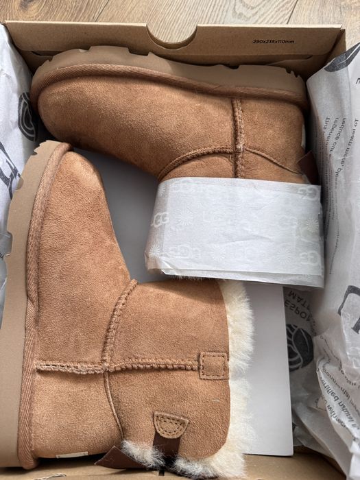 Cizme UGG noi, 31