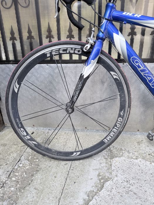 Bicicletă semicursieră full carbon – stare impecabilă