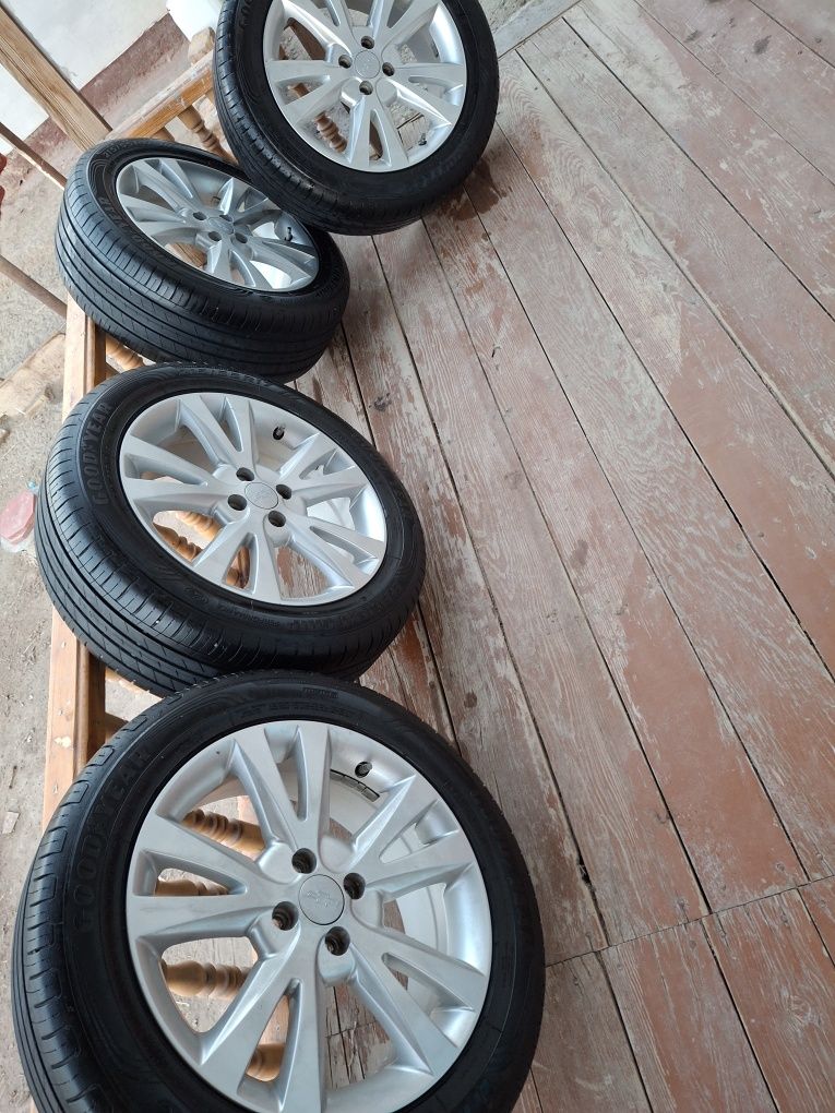 17lik diska va balon holati yaxshi,215/55/17