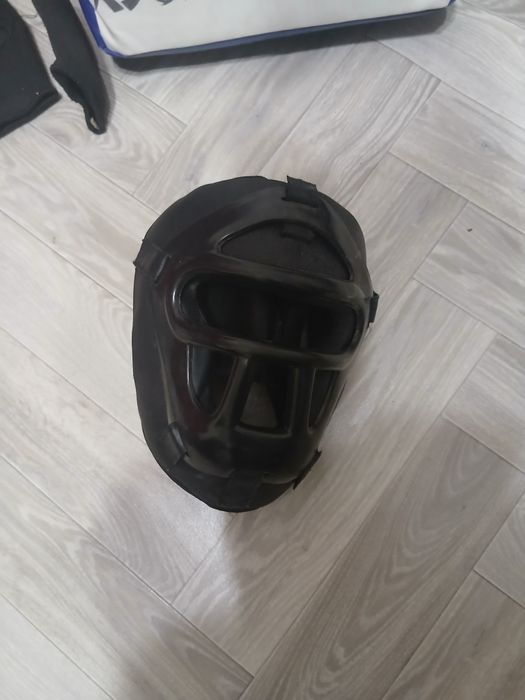 Продам шлем и перчатки для мма или карате