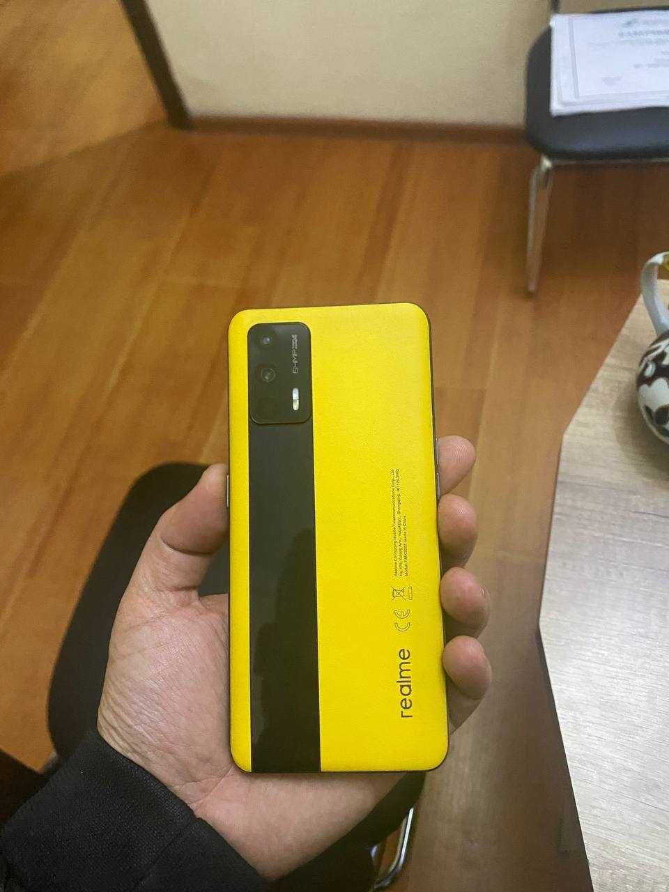 Realmi GT5 5G phone