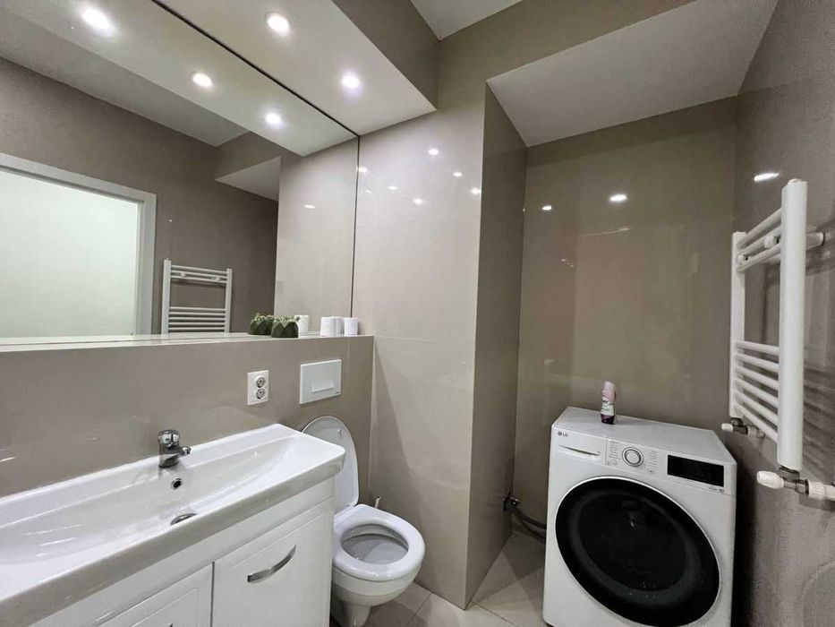 Дава се под наем Двустаен апартамент в София, Левски В - 70 кв.м за 425 € - Снимка #2