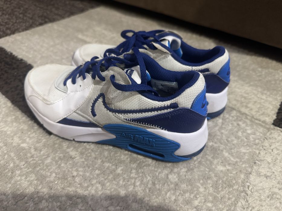 Маратонки Adudas и Nike